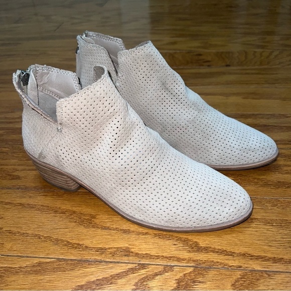 Dolce Vita Khaki Suede Perforated Ankle Boots Size 7 - Picture 1 of 9